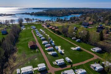 Фото номера Место для стоянки собственного дома на колесах Кемпинги Käringsund Resort Camping г. Экерё 6