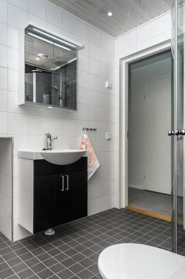 Фото номера Вилла с 3 спальнями - С видом на пляж Виллы Strandby Villas Käringsund г. Экерё 25