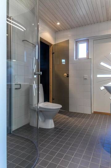 Фото номера Вилла с 3 спальнями - С видом на пляж Виллы Strandby Villas Käringsund г. Экерё 17