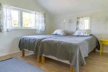 Фото номера Вилла с 3 спальнями - С видом на пляж Виллы Strandby Villas Käringsund г. Экерё 4